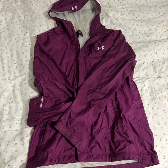 UNDER ARMOUR RAIN JACKET - Picture 2 of 6